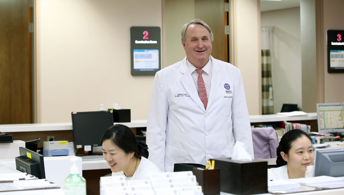 Director John Linton of the International Health Care Center at Severance Hospital smiles in his office. He is in charge of the center which provides medical service to international patients.