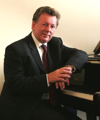Slovakian pianist Marián Lapšanský. (photo courtesy of the KBS Symphony Orchestra)