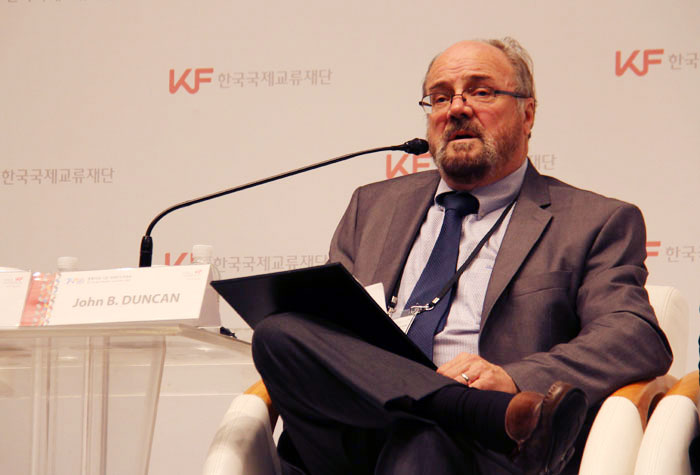 UCLA Professor John Duncan highlights the need for qualitative growth in Korean studies, while mentioning its quantitative expansion over the past ten years.