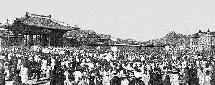 A photo of the March First Indepen­ dence Movement taken by Dr. Frank W. Schofield. The Independence Hall of Korea
