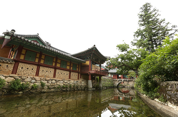 One of the Three Jewel Temples of Korea, Songgwangsa Temple.(photos: Jeon Han)