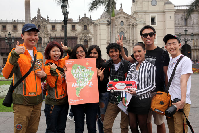 A group of students from the Department of Hotel Management at Kyunghee University travel on the Kimchi Bus around the world to promote Korean cuisine. (photo courtesy of the Ministry of Agriculture, Food and Rural Affairs)
