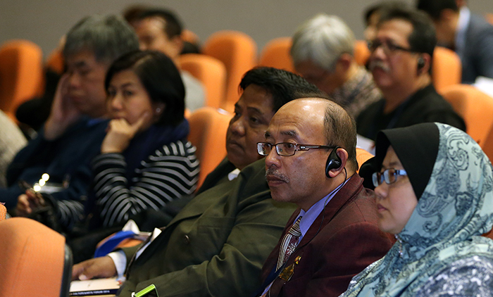 Participants in the ASEAN-Korea Culture & Arts Forum listen to speeches by forum presenters. (photo: Jeon Han)