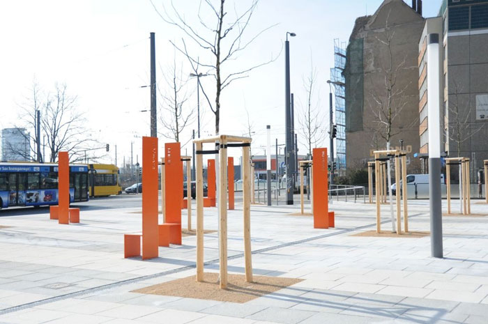 The Korean Plaza, a new city park, opens in Dresden.