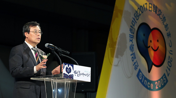 Minister of Culture, Sports and Tourism Do Jongwhan delivers his congratulatory remarks during the opening ceremony of the Korea-Japan Festival in Seoul, at the COEX convention center on Sept. 24.