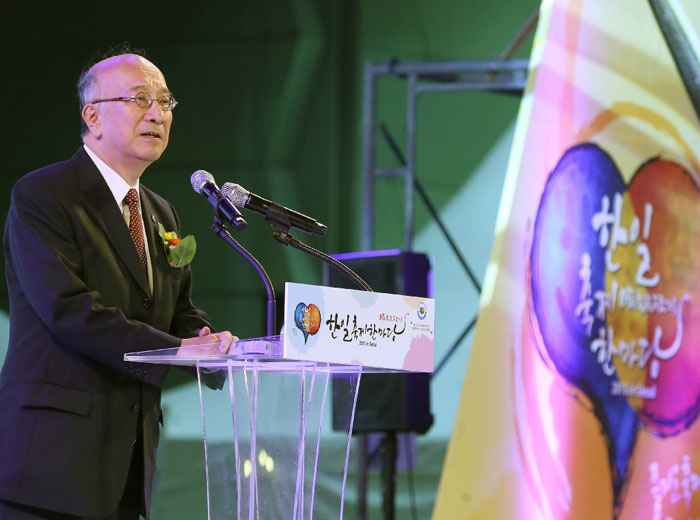 Japanese Ambassador to Korea Koro Bessho speaks during the opening ceremony of the Korea-Japan Festival 2015 in Seoul on Sept. 20.
