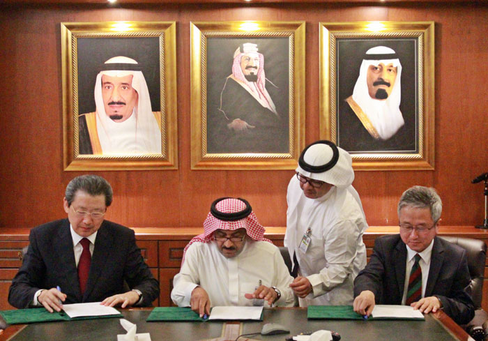 (From left) Seoul National University Bundang Hospital President Lee Chul-hee, Bandar Al Knawy, Chief Executive Officer of Ministry of National Guard in Saudi Arabia, and other officials sign a contract on the development of the hospital information system for six hospitals in Saudi Arabia on June 29. The signing took place in Jeddah, Saudi Arabia. 