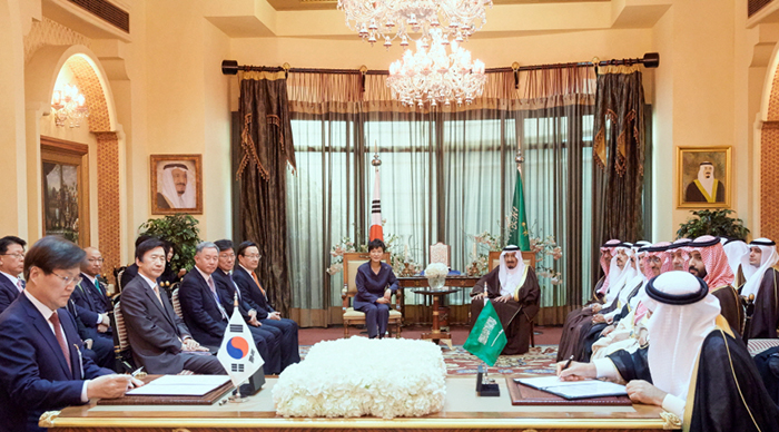 President Park and her Saudi Arabian counterpart are present when two MOUs were signed on March 3.