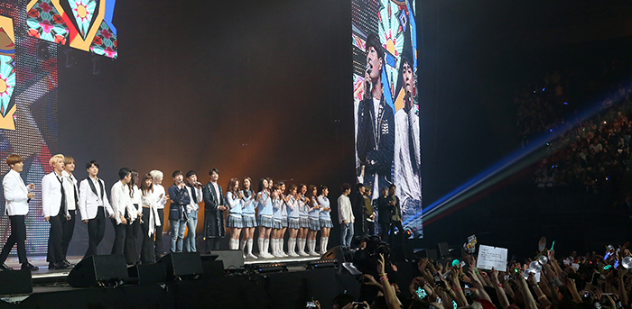 Pop sensations like the Bangtan Boys, Block B and F. T. Island sing along to the traditional folk song 'Arirang' during KCON France 2016, at the Accor Hotels Arena in Paris on June 2. All 12,000 tickets were sold out for the first-ever KCON festival in Europe.