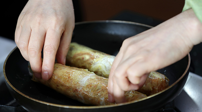 Coat the roll with flour and the egg wash. Pan-fry it again in a pan coated with cooking oil.
