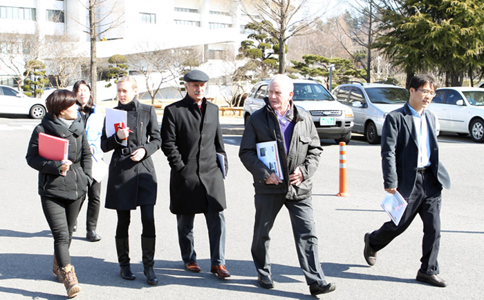 Members from the Universiade Supervision Committee (CSU) of the FISU visits venues in Gwangju, Korea, on March 10, that will host competitions during the 2015 Gwangju Summer Universiade. (photos courtesy of the organizing committee of the 2015 Gwangju Summer Universiade)