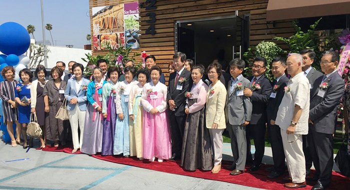 The LA Korean Food Academy opens on Aug. 10. Attendees at the opening ceremony include ITKF Director Yoon Sook-ja, South Korean Consul General in Los Angeles Lee Ki Chul and Kim Nakjung, director of the Korean Cultural Center in Los Angeles.
