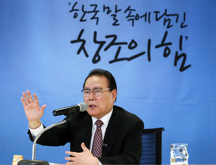 Lee Oyoung, who became the country's first minister of culture speaks during a press conference. (photo: Yonhap News) 