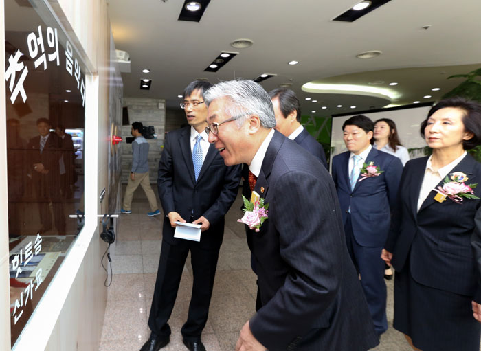 Visitors review the special exhibition that marks the 10 millionth book and the 70th anniversary of the National Library of Korea.
