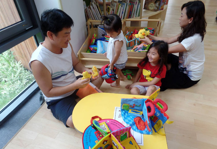 All the furniture and fixtures at the Dobong Miracle Library are designed to accommodate its elementary school- and kindergarten-aged visitors. The library also built an <i>ondol</i> under-floor heating system for the toddlers.