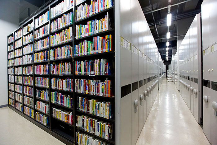 The National Library of Korea stores every book published in Korea in its storage rooms. The library is aiming to digitalize 2.5 million books among its 10 million-book collection, in line with rapidly developing technology.