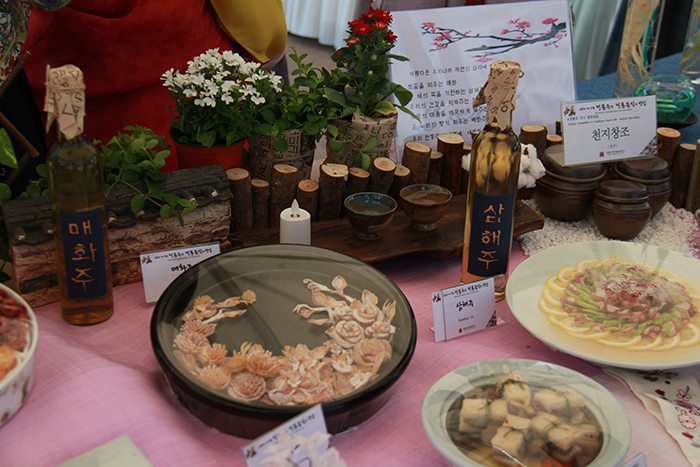 During the 2016 Korean Traditional Liquor & Food Festival, traditional liquors, home-brewed beverages, and a variety of perfectly matched pairings between traditional foods and traditional alcohols, were introduced from each of the eight ancient Korean provinces.