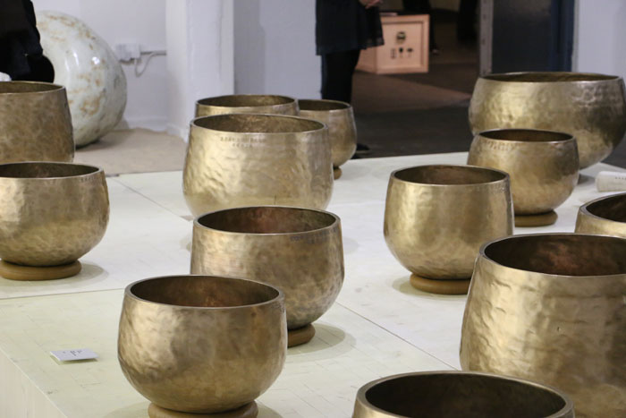(Top) Visitors come to see the Constancy & Change in Korean Traditional Craft show at the Tent London from September 18 to 20. (Bottom) The '<i>Bangjja</i> Meditation Bowl Bells' are crafted by Lee Bong-ju.
