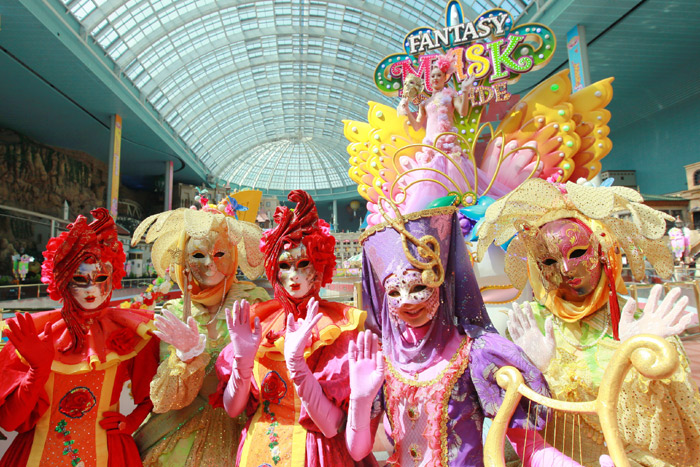 Performers wearing masks pose for a photo at Lotte World. (photo courtesy of Lotte World)