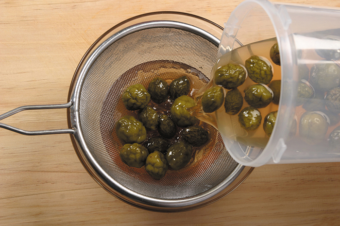 Filter the plums out from the jar through a strainer and collect only the plum liquid. If you store the plum liquid in a fridge, you can store it for a long time.