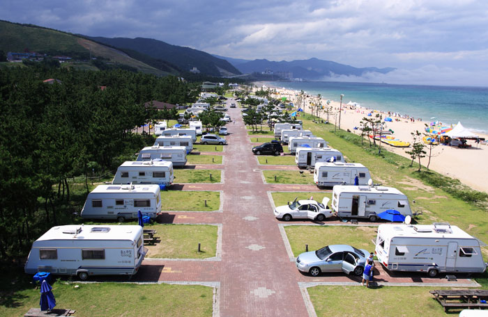 Auto camp sites in Naksan Beach (courtesy of Donghae City)