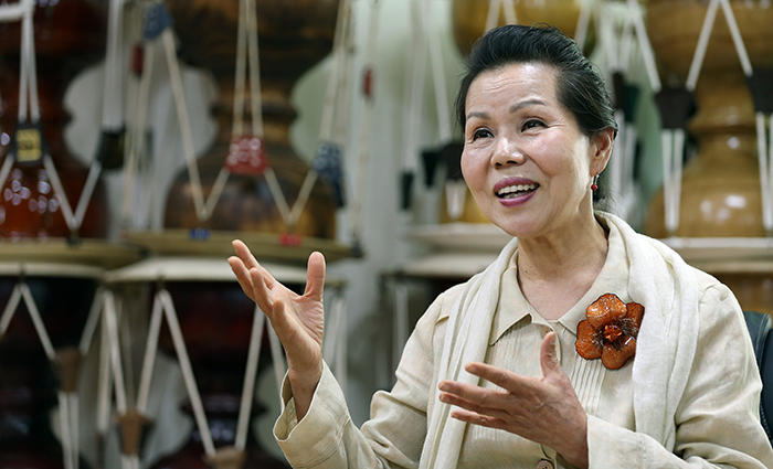 <i>Minyo</i> singer Lee Chun-hee has been performing for the past five decades. (photo: Jeon Han)