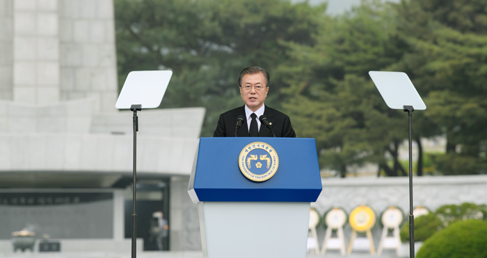 President Moon Jae-in on June 6 gives a speech at the 64th ceremony to mark Memorial Day at Seoul National Cemetery.