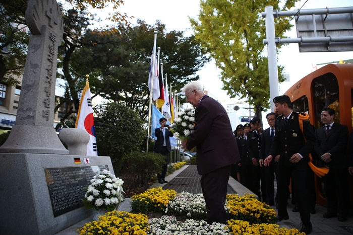 MrKarl_171105_article_02.jpg