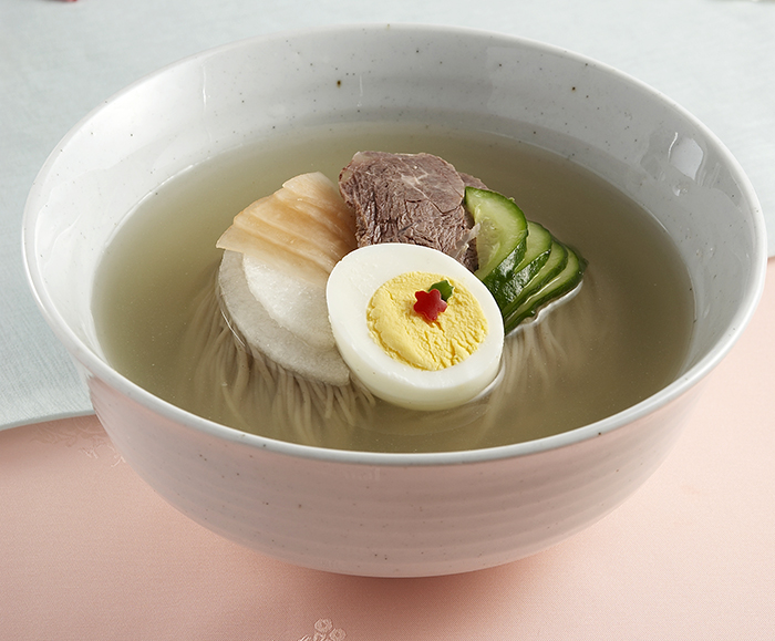 <i>Naengmyeon</i> (냉면)