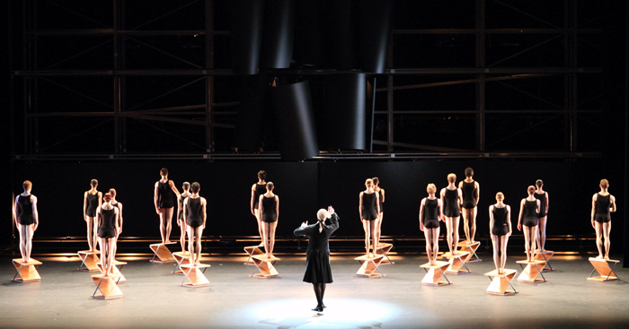 A scene from “Multiplicity, Forms of Silence and Emptiness.” (photo courtesy of Universal Ballet)