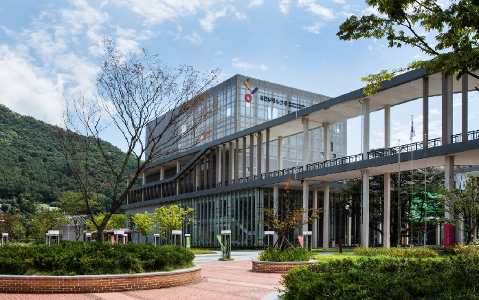 The National Intangible Heritage Center's mission is to receive Korea's intangible cultural heritage from the past, to preserve it and to increase its value for future generations.