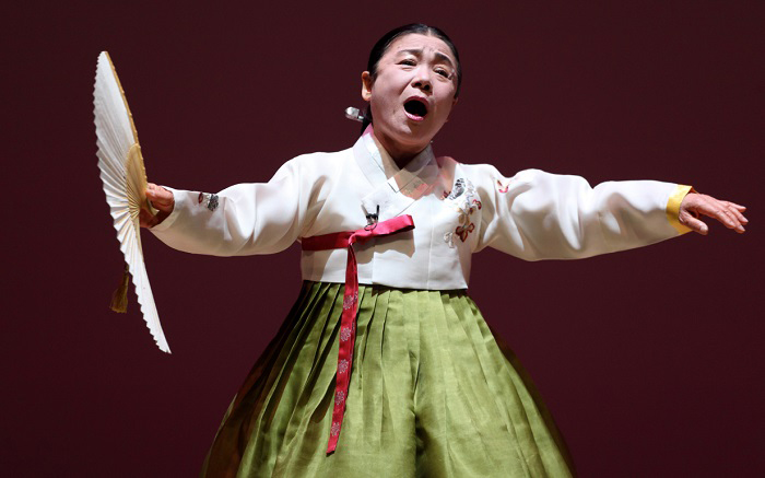 An Sun-seok, a master singer and a holder of an intangible heritage skill, is responsible for the festival.