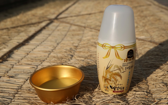 Jijangsu <i>hobak</i> makgeolli is brewed by Nakchun, a brewery in Donghae, Gangwon-do.