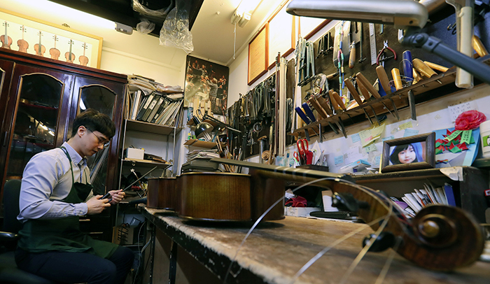 Choi Shinhae, owner of Hanyang Music, gets a twinkle in his eyes when he's hired by a client to repair a cello.