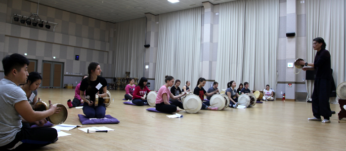 Namdo_Gugak_Center_Russian_Students_03.jpg