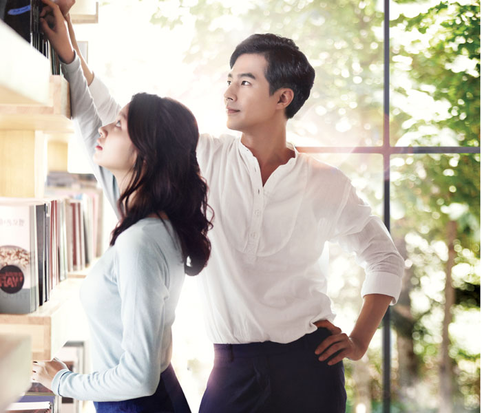 A commercial for Namyeung Vivien features actor Jo In-sung in 2014. It expresses an image of caring for and being protective of women.