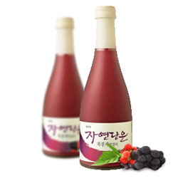 Nature's <i>bokbunja</i> makgeolli is made by the Kooksoondang Gochang Myungju brewery.