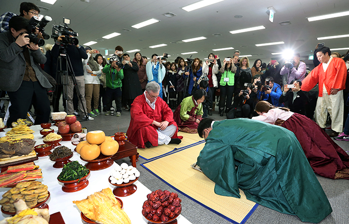 NewYear_Celebration_GlobalCenter_Article_02.jpg