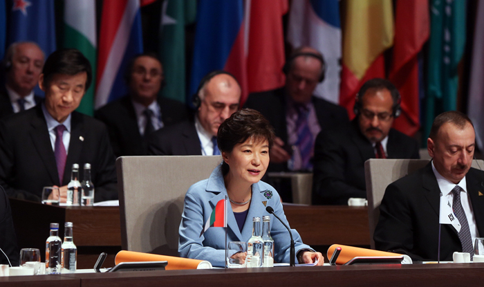 President Park Geun-hye (center) delivers a keynote speech at the opening session of the 3rd Nuclear Security Summit in The Hague, Netherlands, on March 24. (photo: Cheong Wa Dae)