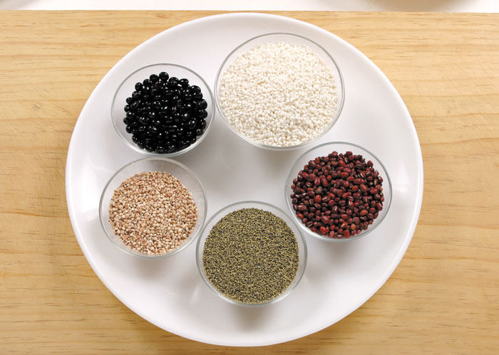 The main ingredients of <i>ogokbap</i> are glutinous rice, red beans, black beans, glutinous African millet and glutinous millet.