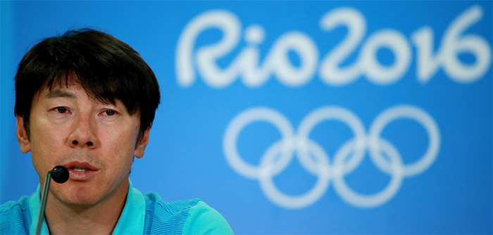 South Korean men's football head coach Shin Tae-yong speaks at a press conference at Mane Garrincha Stadium in Brasilia on Aug. 8, 2106. (Yonhap)