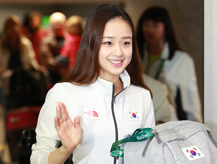 South Korean rhythmic gymnast Son Yeon-jae arrives in Rio de Janeiro via Galeao International Airport for the Summer Games on Aug. 15, 2016. (Yonhap)