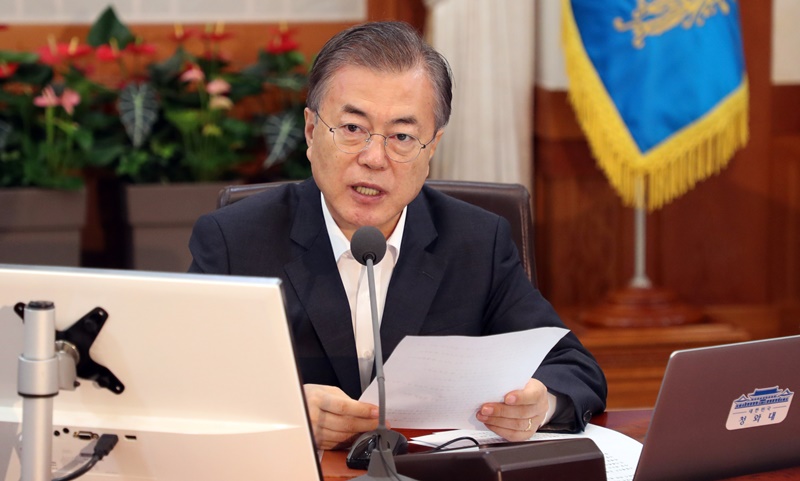President Moon Jae-in on Aug. 29 speaks in a Cabinet meeting at Cheong Wa Dae. (Yonhap News)