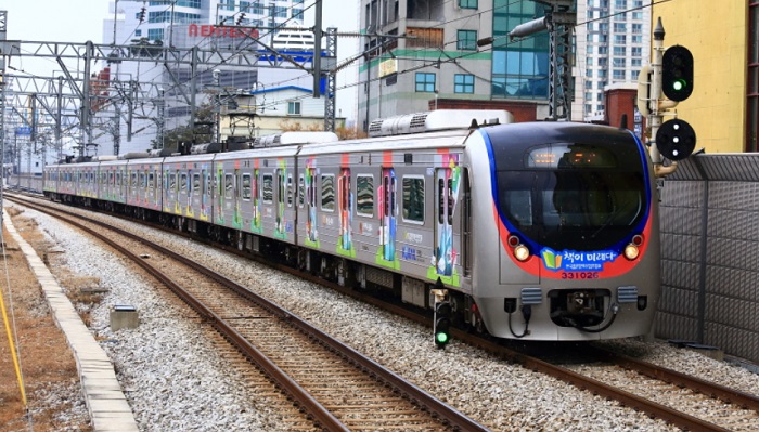 Paju_Book_Train_02.jpg