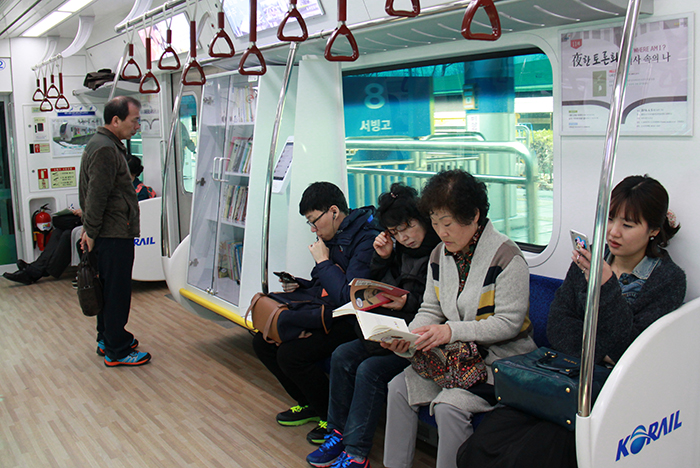 Paju_Book_Train_07.jpg