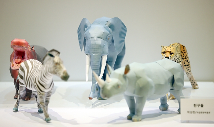 Park Seong-hyun and his paper-made 'friends.'