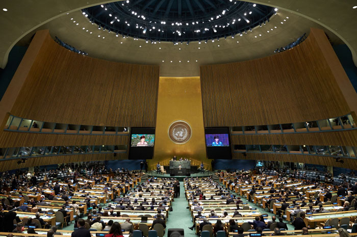 Participants in the general debate session of the 69th U.N. General Assembly listen to President Park Geun-hye's keynote speech on September 24. (photos: Cheong Wa Dae)