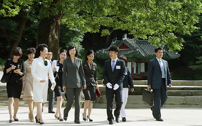 PengLiyuan_Visiting_Changdeokgung_Article_03.jpg