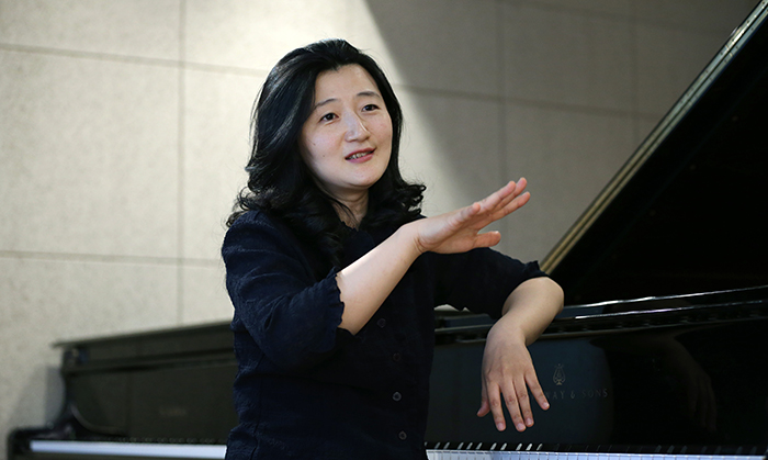 Pianist Choi Hie-yon is scheduled to perform with violinist Svetlin Roussev on October 17 at the Seoul Arts Center. (photo: Jeon Han)