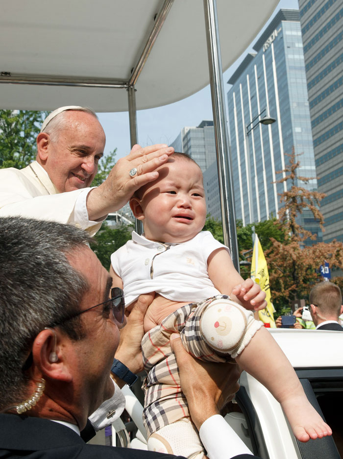 Pope_Gwanghwamun3_L43.jpg